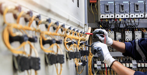 Professional Electrician technician working in Cedar Hill, MO